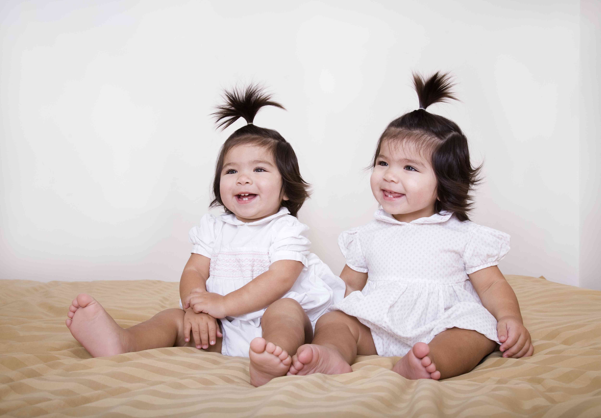 Photo: Identical twin babies